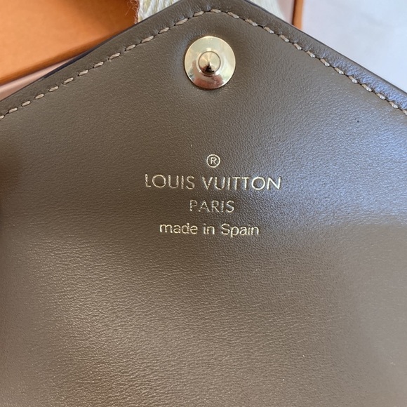 LOUIS Vuitton Utility Bag Jacquard strap and pouch - Picture 5 of 14